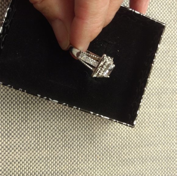 Ring - Picture 2 of 3